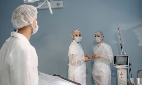 Chirurgie intime et confiance en soi : quel impact psychologique ?